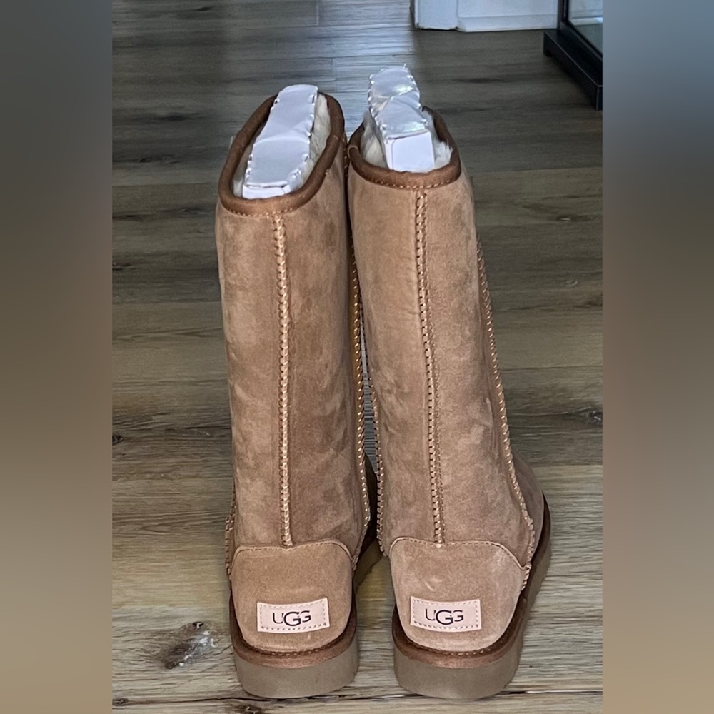UGG Women’s Classic Tall ll  Shearling Lined  Chestnut